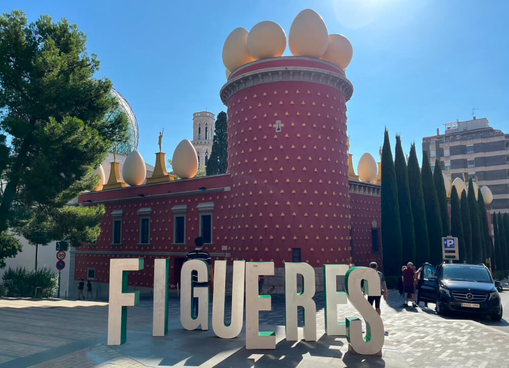 ダリ劇場美術館